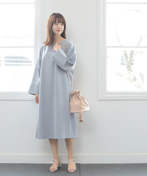 SESTO（セスト）の「ナチュラルカラー巾着ショルダーバッグ（ショルダーバッグ・レディース・キャメル/ブラック/アイボリー・ONESIZE）」の4枚目の写真