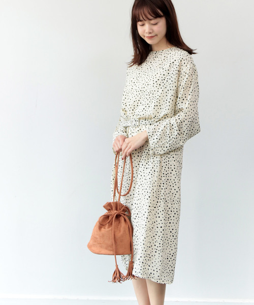 SESTO（セスト）の「ナチュラルカラー巾着ショルダーバッグ（ショルダーバッグ・レディース・キャメル/ブラック/アイボリー・ONESIZE）」の9枚目の写真