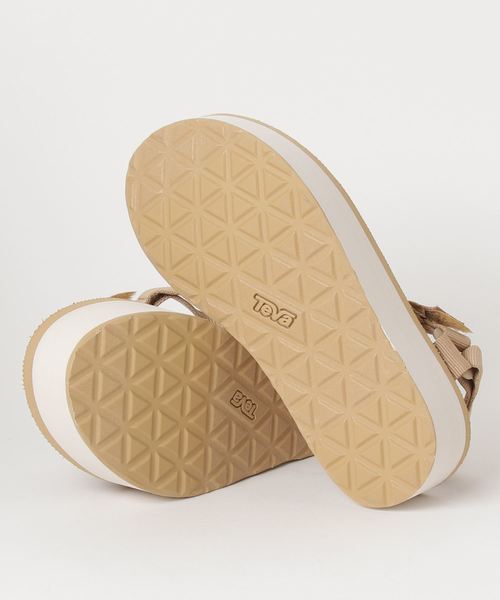 Teva(テバ)の「【TEVA】FLATFORM UNIVERSAL(サンダル・レディース・ベージュ・23/25/24/22)」の2枚目の写真