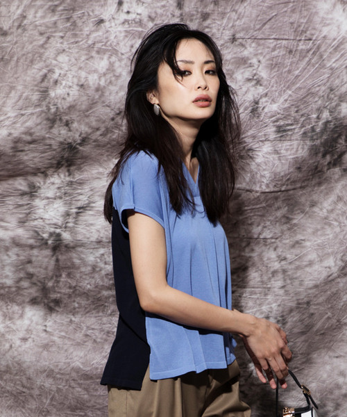 A/C DESIGN BY ALPHA CUBIC（エーシーデザインバイアルファキュービック）の「配色ニットプルオーバー（ニット/セーター・レディース・サックスブルー/グリーン・M size/L size）」の2枚目の写真