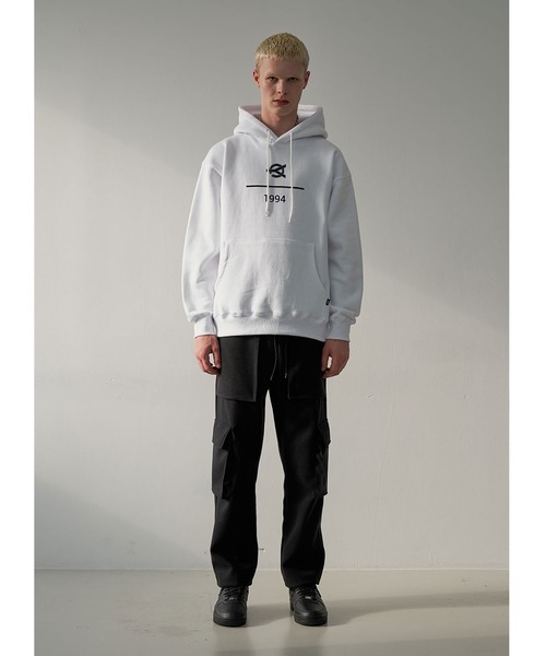 OY（オーワイ）の「ロゴナンバープルオーバーパーカー/フーディー（パーカー・メンズ・ブラック/ホワイト/グレー/ベージュ/ダークブルー・2/1）」の6枚目の写真