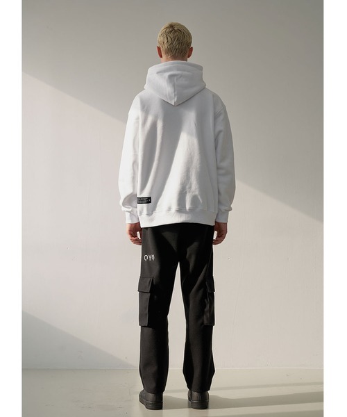OY（オーワイ）の「ロゴナンバープルオーバーパーカー/フーディー（パーカー・メンズ・ブラック/ホワイト/グレー/ベージュ/ダークブルー・2/1）」の8枚目の写真