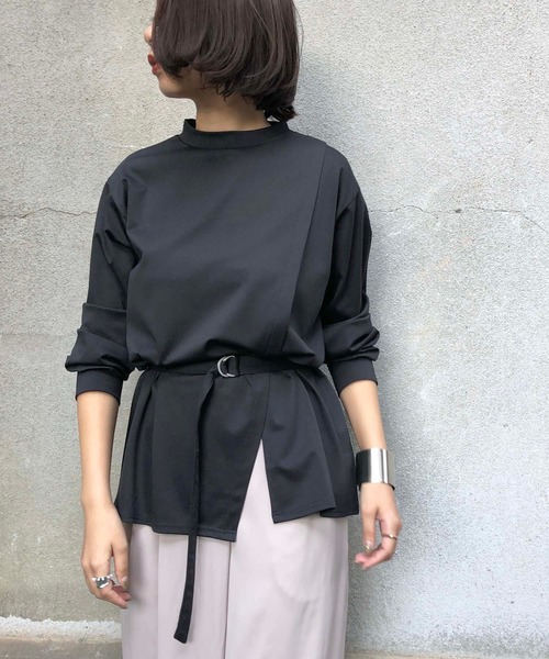 &g'aime(アンジェム)の「【&g'aime】ベルト付きスリットチュニック/ウエストベルトカットソー(Tシャツ/カットソー・レディース・ブラック/グレイッシュベージュ/カーキ・FREE)」の2枚目の写真
