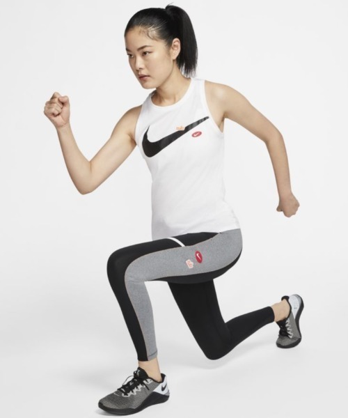 NIKE(ナイキ)の「ナイキ NIKE Dri-FIT ウィメンズ グラフィック トレーニングタンクトップ(タンクトップ・レディース・ホワイト/ブラック・L/S/M)」の6枚目の写真