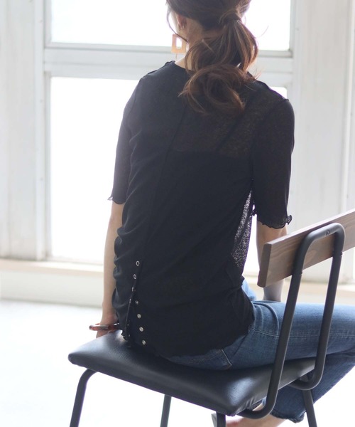 HER CLOSET(ハークローゼット)の「【HER CLOSET】シアーハーフスリーブバックスリットカットソー(Tシャツ/カットソー・レディース・ブラック/アイボリー・M)」の2枚目の写真