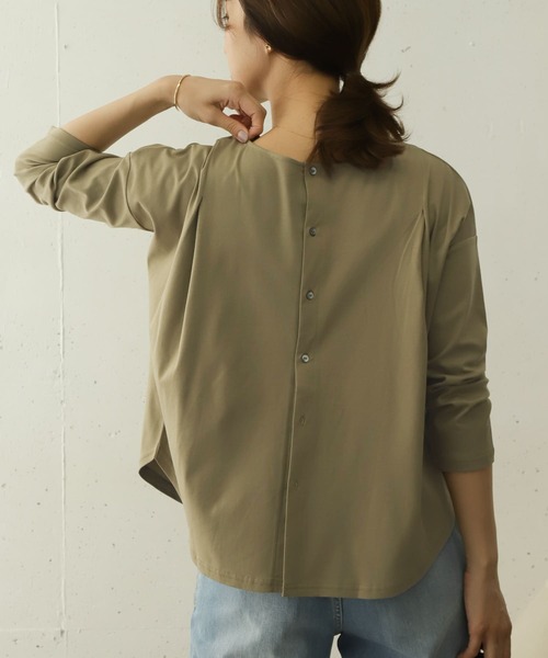 URBAN RESEARCH DOORS（アーバンリサーチドアーズ）の「ショルダータックスムースプルオーバー（Tシャツ/カットソー・レディース・ライトカーキ/ライトグレー/チャコールグレー・ONE）」の3枚目の写真