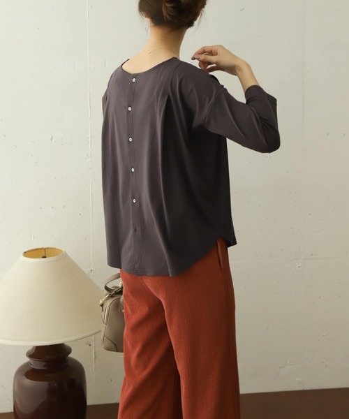 URBAN RESEARCH DOORS（アーバンリサーチドアーズ）の「ショルダータックスムースプルオーバー（Tシャツ/カットソー・レディース・ライトカーキ/ライトグレー/チャコールグレー・ONE）」の5枚目の写真