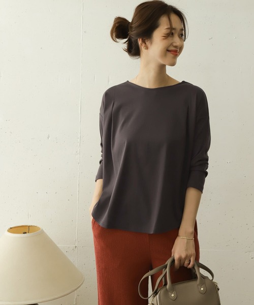 URBAN RESEARCH DOORS（アーバンリサーチドアーズ）の「ショルダータックスムースプルオーバー（Tシャツ/カットソー・レディース・ライトカーキ/ライトグレー/チャコールグレー・ONE）」の6枚目の写真