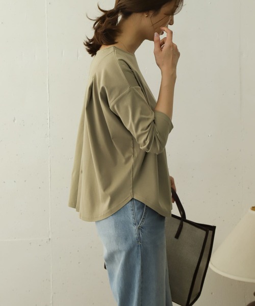 URBAN RESEARCH DOORS（アーバンリサーチドアーズ）の「ショルダータックスムースプルオーバー（Tシャツ/カットソー・レディース・ライトカーキ/ライトグレー/チャコールグレー・ONE）」の17枚目の写真