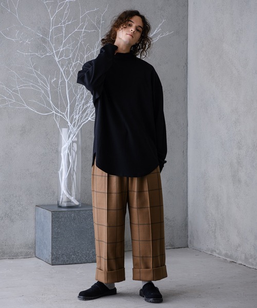 CASPER JOHN（キャスパージョン）の「Mock-neck Round Long Cut