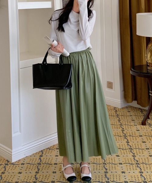 ABITOKYO（アビトーキョー）の「フェイクレザープリーツスカート（スカート・レディース・ブラック/ベージュ/ブラウン/シルバー/ライトグリーン/ブルーグレー/キャメル/ボルドー・FREE/L）」の11枚目の写真