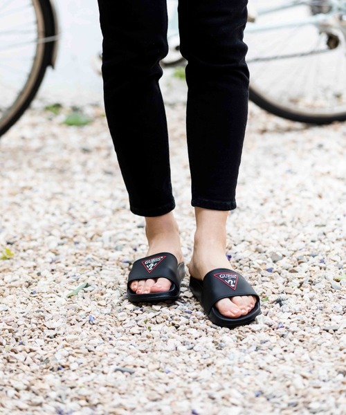 Guess（ゲス）の「【GUESS】ゲスヨーロッパモデル gwSYKEY-B サンダル（サンダル・レディース・ブラック・US6/US7/US8/US5）」の4枚目の写真