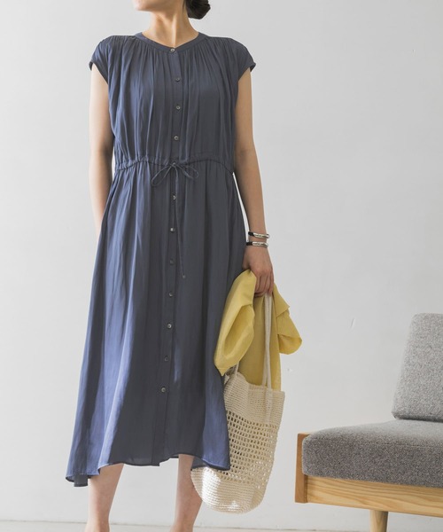 URBAN RESEARCH（アーバンリサーチ）の「フレンチスリーブヴィンテージサテンドロストワンピース（ワンピース・レディース・ブルー/カーキ/ベージュ・FREE）」の3枚目の写真