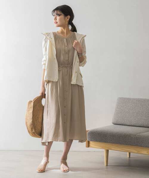 URBAN RESEARCH（アーバンリサーチ）の「フレンチスリーブヴィンテージサテンドロストワンピース（ワンピース・レディース・ブルー/カーキ/ベージュ・FREE）」の8枚目の写真