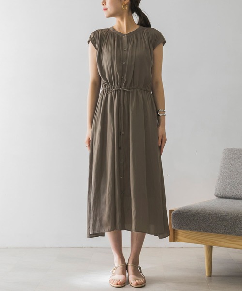 URBAN RESEARCH（アーバンリサーチ）の「フレンチスリーブヴィンテージサテンドロストワンピース（ワンピース・レディース・ブルー/カーキ/ベージュ・FREE）」の18枚目の写真