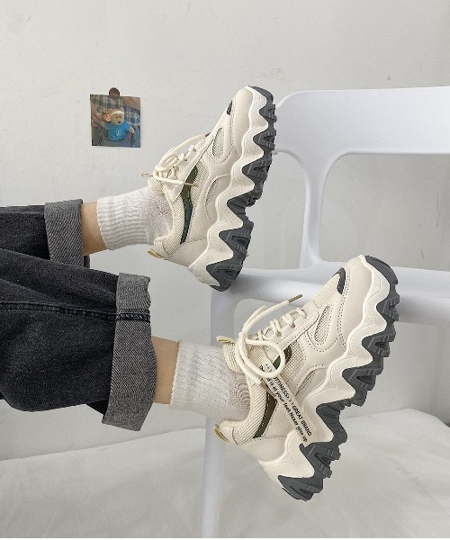 Shoes in Closet（シューズインクローゼット）の「厚底  凹凸ボリュームソール ボリューム / ダッドスニーカー 09（スニーカー・レディース・ホワイト/ベージュ・LL/S/M/L/XS/3L）」の3枚目の写真