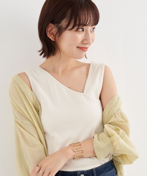 earth music&ecology（アースミュージックアンドエコロジー）の「アシンメトリーネックタンクトップ ＊（タンクトップ・レディース・ライトベージュ/ブラック/モカ/アイボリー・S/M）」の2枚目の写真