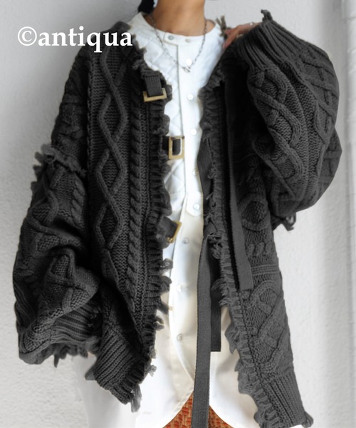 antiqua(アンティカ)の「バックルデザインニット(ニット/セーター・レディース・ブラック/ブルー/カーキ・FREE)」の2枚目の写真