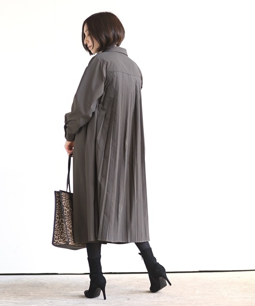 rps（アールピーエス）の「ＢＡＣＫプリーツシャツワンピース（シャツワンピース・レディース・グレイッシュベージュ/モカ/チャコールグレー/ブラック/ライトグレー/カーキ・M/フリー）」の19枚目の写真