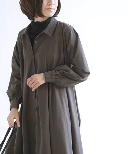 rps（アールピーエス）の「ＢＡＣＫプリーツシャツワンピース（シャツワンピース・レディース・グレイッシュベージュ/モカ/チャコールグレー/ブラック/ライトグレー/カーキ・M/フリー）」の7枚目の写真