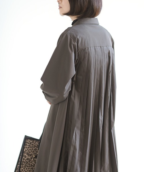 rps（アールピーエス）の「ＢＡＣＫプリーツシャツワンピース（シャツワンピース・レディース・グレイッシュベージュ/モカ/チャコールグレー/ブラック/ライトグレー/カーキ・M/フリー）」の11枚目の写真
