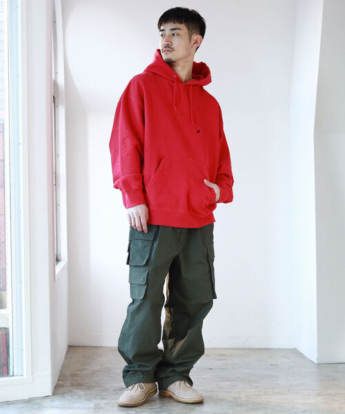 BEAMS（ビームス）の「BEAMS / ルーズフィット ダメージ フーディー（パーカー・メンズ・アッシュグレー/ブラック系その他/レッド・XL/S/M/L）」の7枚目の写真