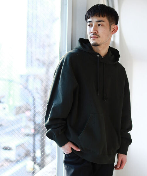 BEAMS（ビームス）の「BEAMS / ルーズフィット ダメージ フーディー（パーカー・メンズ・アッシュグレー/ブラック系その他/レッド・XL/S/M/L）」の12枚目の写真