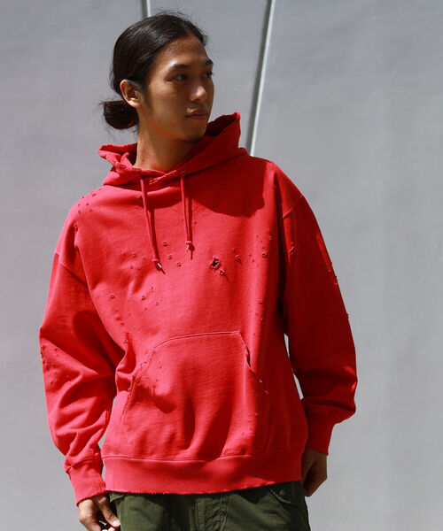 BEAMS（ビームス）の「BEAMS / ルーズフィット ダメージ フーディー（パーカー・メンズ・アッシュグレー/ブラック系その他/レッド・XL/S/M/L）」の13枚目の写真