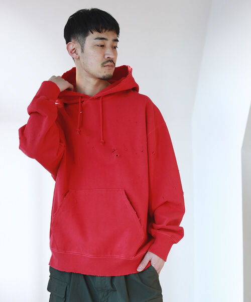 BEAMS（ビームス）の「BEAMS / ルーズフィット ダメージ フーディー（パーカー・メンズ・アッシュグレー/ブラック系その他/レッド・XL/S/M/L）」の15枚目の写真