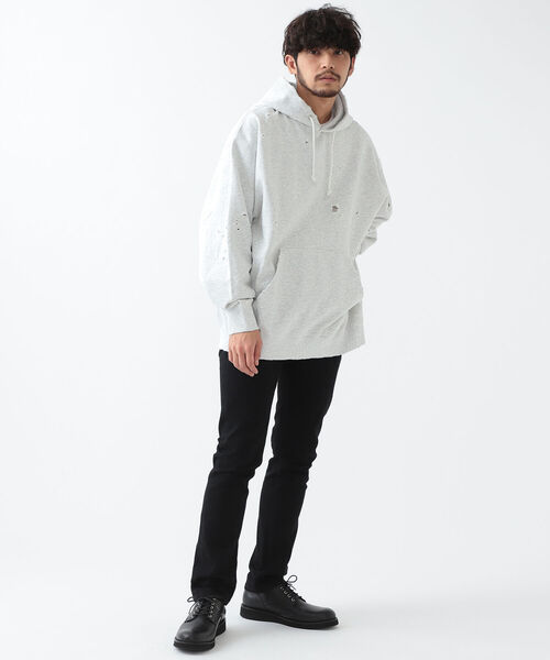 BEAMS（ビームス）の「BEAMS / ルーズフィット ダメージ フーディー（パーカー・メンズ・アッシュグレー/ブラック系その他/レッド・XL/S/M/L）」の16枚目の写真