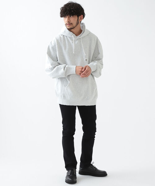 BEAMS（ビームス）の「BEAMS / ルーズフィット ダメージ フーディー（パーカー・メンズ・アッシュグレー/ブラック系その他/レッド・XL/S/M/L）」の17枚目の写真