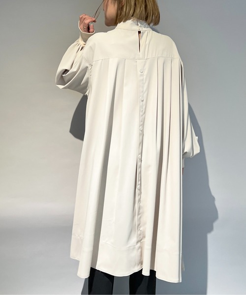 LUGIVA（ルギヴァ）の「袖リブスタンドカラーロングブラウス（シャツ/ブラウス・レディース・ブラック/オフホワイト・M）」の11枚目の写真