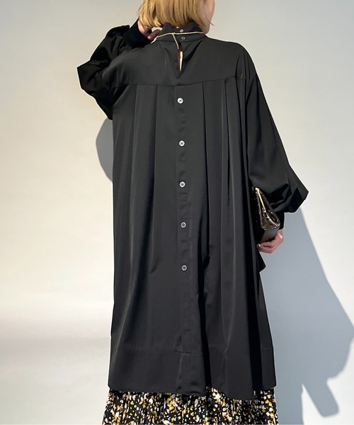 LUGIVA（ルギヴァ）の「袖リブスタンドカラーロングブラウス（シャツ/ブラウス・レディース・ブラック/オフホワイト・M）」の4枚目の写真