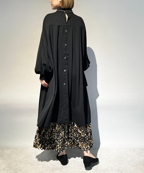 LUGIVA（ルギヴァ）の「袖リブスタンドカラーロングブラウス（シャツ/ブラウス・レディース・ブラック/オフホワイト・M）」の7枚目の写真