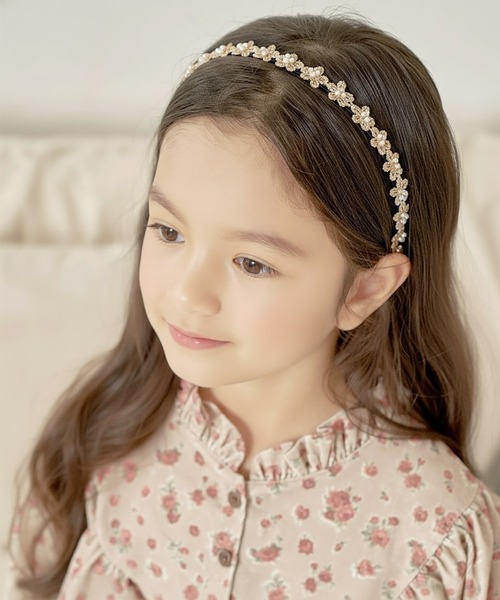 Rora(ローラ)の「【日本製】ストーリー 小花 カチューシャ (2color) ハンドメイド フォーマル キラキラ 黒 ピンク(カチューシャ・キッズ・ブラック/ピンク/ベージュ・FREE)」の12枚目の写真