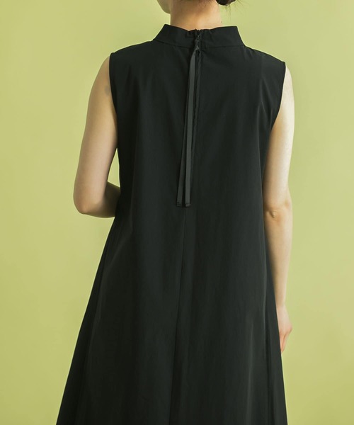 SENSE OF PLACE by URBAN RESEARCH(センスオブプレイスバイアーバンリサーチ)の「Uiscel ドライテントラインノースリーブワンピース(ワンピース・レディース・カーキ/ライトベージュ/ブラック/ブルー・ONE)」の5枚目の写真