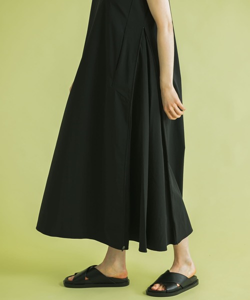 SENSE OF PLACE by URBAN RESEARCH(センスオブプレイスバイアーバンリサーチ)の「Uiscel ドライテントラインノースリーブワンピース(ワンピース・レディース・カーキ/ライトベージュ/ブラック/ブルー・ONE)」の7枚目の写真