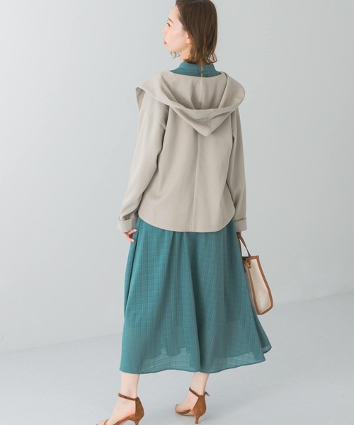 URBAN RESEARCH ROSSO（アーバンリサーチロッソ）の「フードショートガウンコート（その他アウター・レディース・ベージュ/チャコールグレー・FREE）」の20枚目の写真