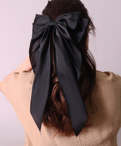 BAYBLO(ベイブロ)の「(SB)サテン ビッグリボン バレッタ(バレッタ/ヘアクリップ・レディース・グリーン/ライトオリーブ/ライトグレー/ブラック/ネイビー/ブラック系その他/グリーン系その他/ピンク系その他/ネイビー系/ゴールド/ワイン・ONE SIZE)」の1枚目の写真