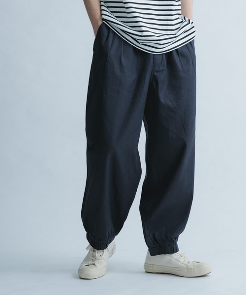 FORK&SPOON(フォークアンドスプーン)の「FORK&SPOON 2タックイージーパンツ(その他パンツ・メンズ・カーキ/ネイビー/アイボリー・4/5)」の1枚目の写真