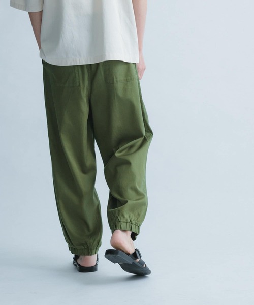 FORK&SPOON(フォークアンドスプーン)の「FORK&SPOON 2タックイージーパンツ(その他パンツ・メンズ・カーキ/ネイビー/アイボリー・4/5)」の12枚目の写真