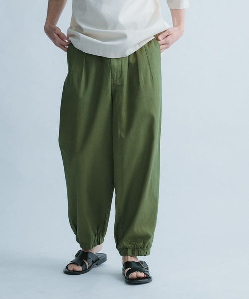 FORK&SPOON(フォークアンドスプーン)の「FORK&SPOON 2タックイージーパンツ(その他パンツ・メンズ・カーキ/ネイビー/アイボリー・4/5)」の4枚目の写真