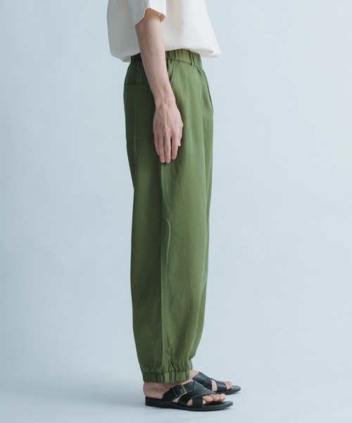 FORK&SPOON(フォークアンドスプーン)の「FORK&SPOON 2タックイージーパンツ(その他パンツ・メンズ・カーキ/ネイビー/アイボリー・4/5)」の13枚目の写真