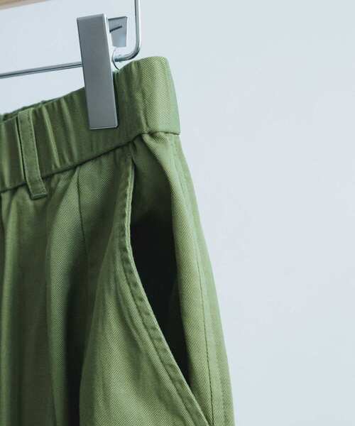 FORK&SPOON(フォークアンドスプーン)の「FORK&SPOON 2タックイージーパンツ(その他パンツ・メンズ・カーキ/ネイビー/アイボリー・4/5)」の10枚目の写真