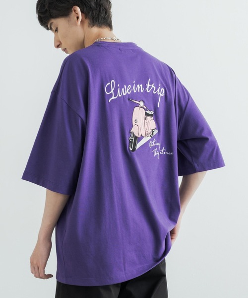 Rocky Monroe(ロッキーモンロー)の「オーバーサイズ TC天竺バックスーベニアバイク柄刺繍半袖Tシャツ(Tシャツ/カットソー・メンズ・パープル/オフホワイト/ブラック/ダークグリーン/サックスブルー・L/LL/M)」の1枚目の写真