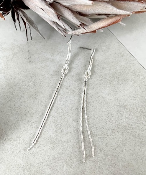 Three Four Time（ｽﾘｰﾌｫｰﾀｲﾑ）の「チェーンムスビピアス（ピアス（両耳用）・レディース・ゴールド/シルバー・FREE）」の2枚目の写真