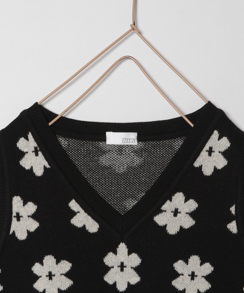 LOWRYS FARM（ローリーズファーム）の「フラワーＪＱニットベスト　356911（ベスト・キッズ・ブラック/ネイビー/ブラウン・110cm/120cm/130cm/140cm/150cm）」の4枚目の写真