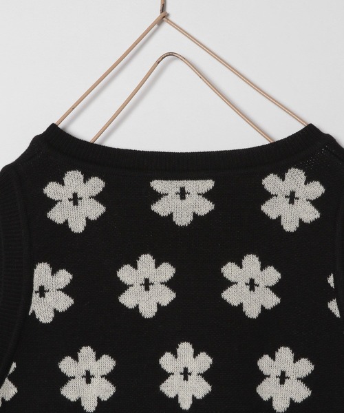 LOWRYS FARM（ローリーズファーム）の「フラワーＪＱニットベスト　356911（ベスト・キッズ・ブラック/ネイビー/ブラウン・110cm/120cm/130cm/140cm/150cm）」の8枚目の写真
