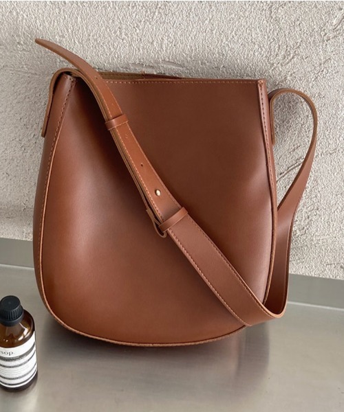 yuue' ( wear )（ユーイ）の「ポーチ付きレザートートバッグ（トートバッグ・レディース・ブラック/ブラウン・FREE）」の6枚目の写真