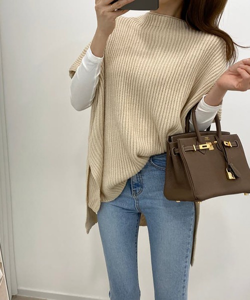 Ulysses（ユリシス）の「サイドスリットポンチョニットベスト（ベスト・レディース・ブラック/ベージュ/グレー/キャメル・F）」の4枚目の写真